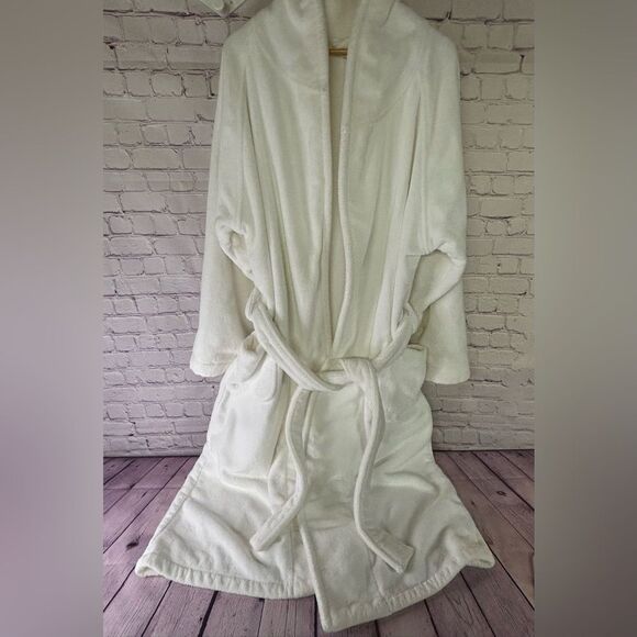 Elegant White Robe Unisex - Picture 1 of 9